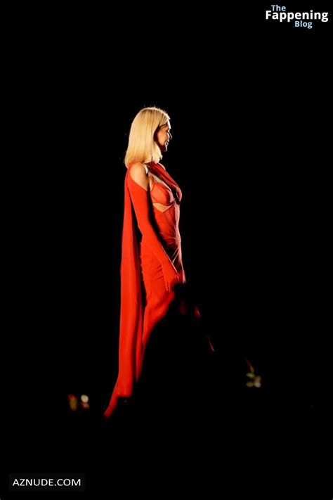 Kendall Jenner Sexy Flaunts Her Hot Figure In A Spicy Red Dress At Loreal Spring Summer Show In