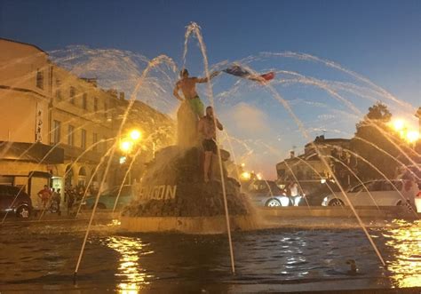 Vid O Nuit De Folie Langon Apr S La Victoire De La France Contre La