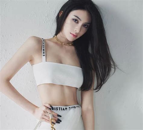 V Ngo I Cu N H T C A Hot Girl H T Nh T T U Bi T Th T V Si U Xe Tu I Ng I P