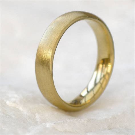 Mens Comfort Fit 18ct Gold Wedding Band