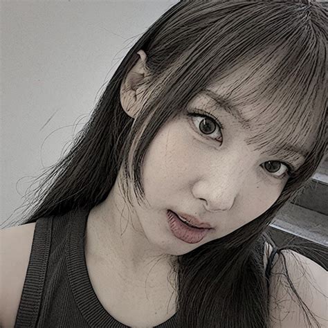 𝐖𝐎𝐍𝐈𝐉𝐈𝐀𝗌𝗁𝗮𝗋𝗉𝗲𝗇 Nayeon Nayeon twice Anime monochrome