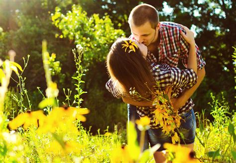 Adela Vă Sfătuieşte în Sex şi Iubire Fiul Meu S a îndrăgostit De Colega Mea Care E Doar Cu