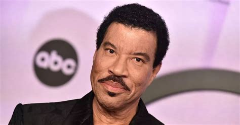 Singer Lionel Richie Admits That Sex With Me Is No Longer All Night Long Daily Star