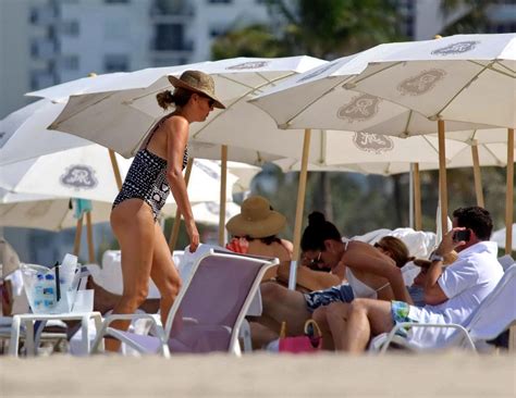 Daisy Fuentes Showing Ass And Sideboob Wearing A Monochrome Bikini On A Beach In Porn Pictures