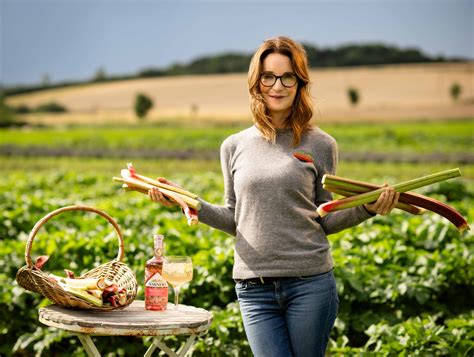 Susie Dent pens tongue twister to make gin taste better