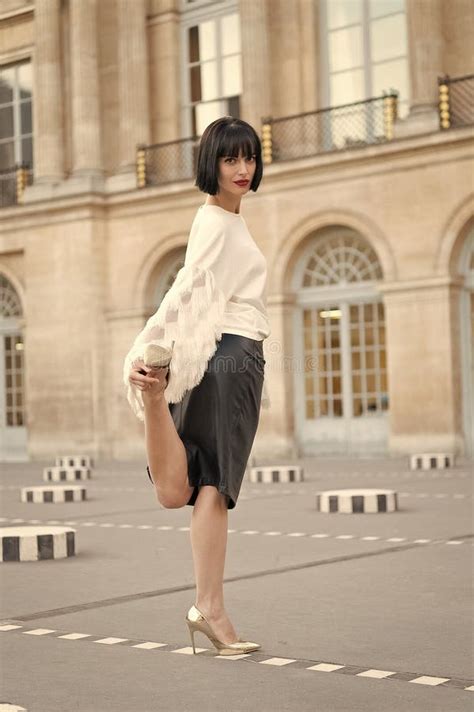 Stylish Brunette Girl Posing Outside Stylish Brunette Girl In The Street Stylish Brunette Girl