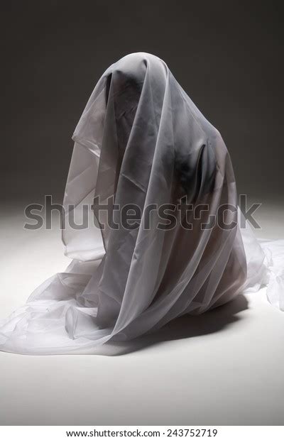 Beautiful Nude Tanned Latina Wrapped In White Fabric Royalty Free Images Stock Photos