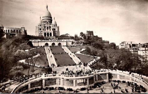 France Paris La Basilique Sacre Coeur Et L Escalier Monumental Real