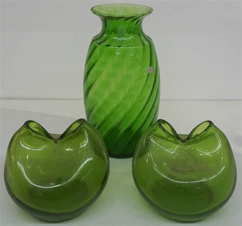 Lot Pair Hand Blown Green Glass Pinched Vases And A Swirl Glass Vase H Of Taller 14 In 35