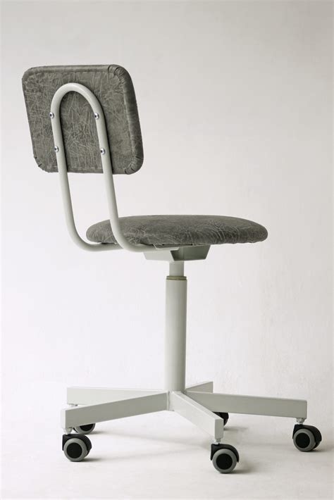 Купить стул винтовой на опорах от компании ФармКомплект