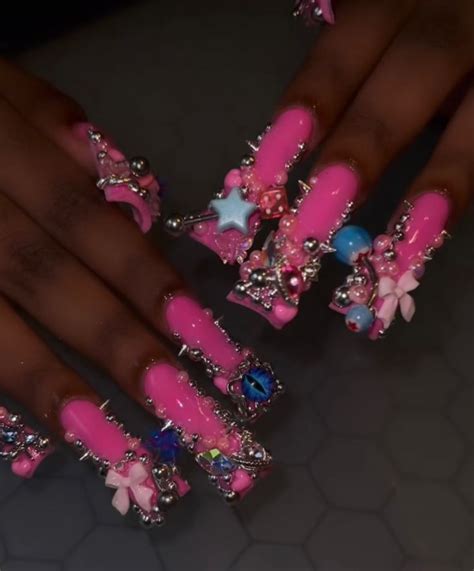 Pin By 𝑺𝑨𝑴𝑴𝒀 ⚠️under Constructio On Cvnt Acrylic Nails Coffin Pink