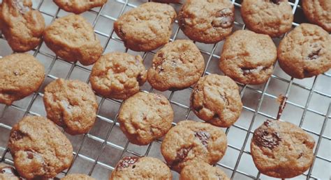 Famous Amos Cookies Recipe (Copycat) - Recipes.net