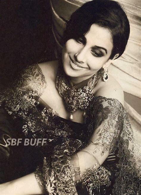 Men Women Photos Vidya Balan Hot Thigh Show In Bed