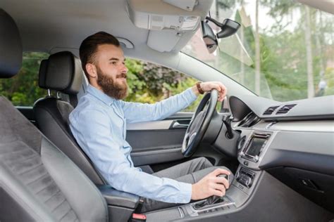 Cómo colocarse correctamente en el coche para una conducción segura