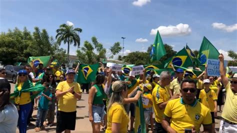 Manifestantes pró Bolsonaro pedem intervenção federal já durante ato