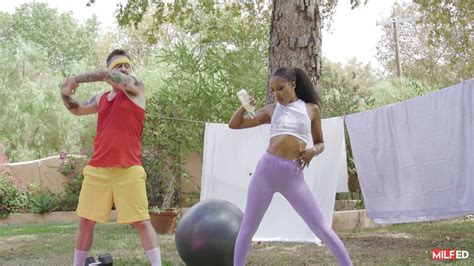 Olivia Jay In Seductive Ebony Babe Sucks Her Neighbour S Cock Hd From Milfed