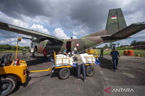 TNI AU Gelar Operasi Teknologi Modifikasi Cuaca Di Sumatera Selatan