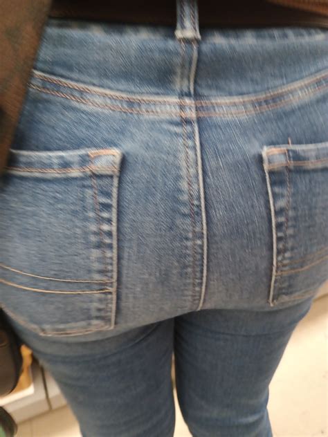 SEXY A Beautiful OBVLIOUS Latina MATURE Milf Gave Me A Show Tight Jeans Forum