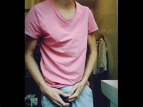 Jovencito Dan S Muestra Enorme Bulto Y Juega Consigo Mismo Xvideos