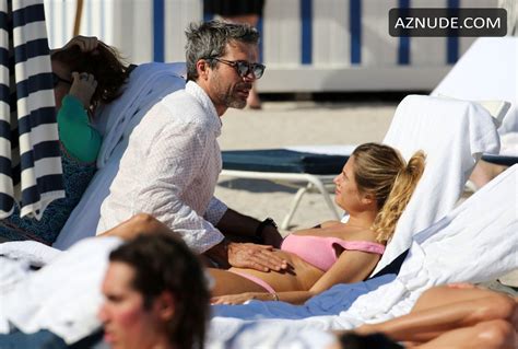Cristina Marino Shows Off Her Baby Bump And All Of Her New Curves In A Pink Bikini On The Beach