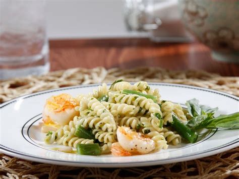 Barilla® Rotini With Shrimp Arugula Pesto And Green Beans Barilla Recipe Shrimp And Green