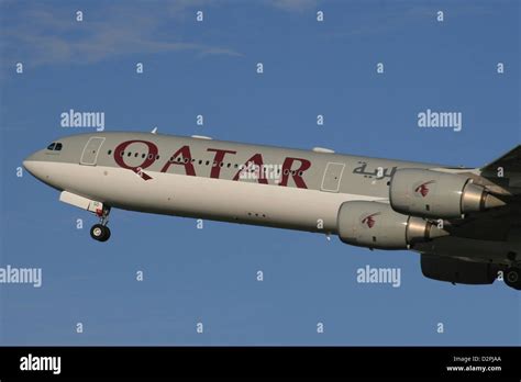 Qatar airways airbus a340 fotografías e imágenes de alta resolución Alamy