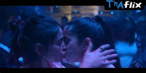 Carolina Yuste Lesbian Scene In No Traces Tnaflix
