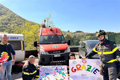 Il Pompiere Paura Non Ne Ha L Omaggio Dei Bimbi Di Camugnano