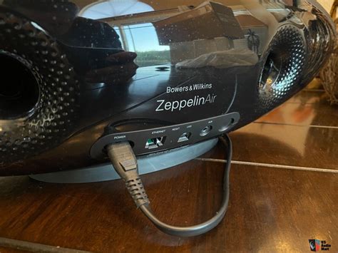 Bowers & Wilkins Zeppelin Air with Remote and Box Photo #4081365 - US ...