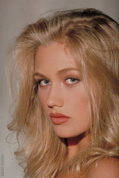 Sexy Model Sara St James Showing Her Nice Tits Photos