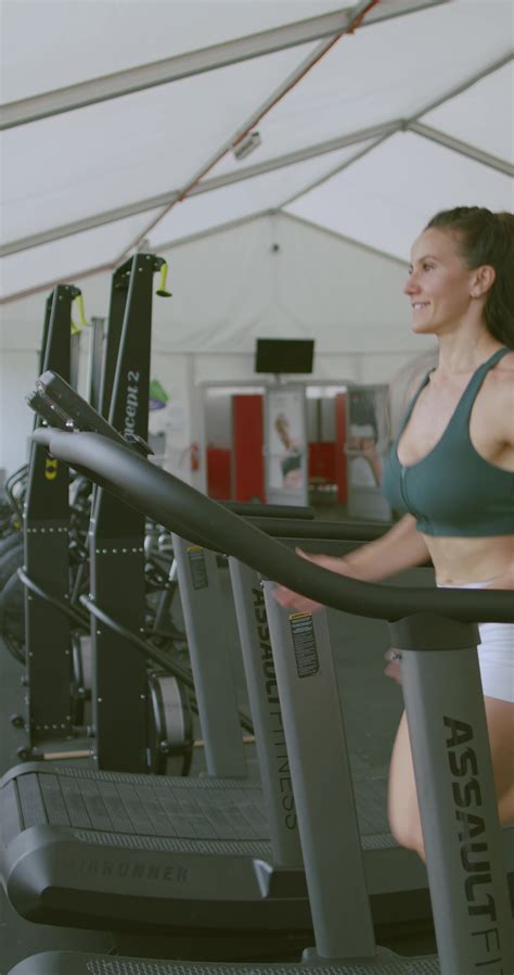 Hot Girl Working Out ThisVid