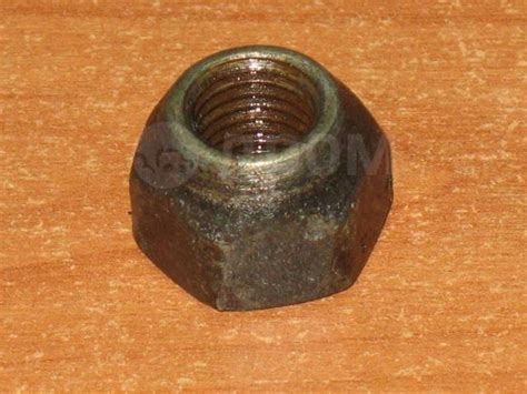 Гайка колесная открытая Toyota, б/у, в наличии. Цена: 200₽ в Барнауле