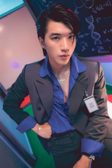 HIEUTHUHAI chính thức tung MV mở bát 2022 phá bỏ hình ảnh hot boy lịch lãm DoanhnhanPlus vn