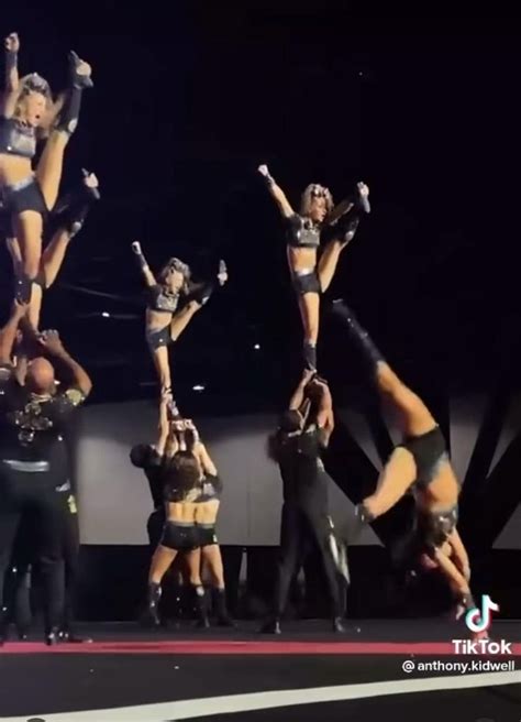 Cheer Tiktoks Video In Cheer Stunts Cheerleading Stunt