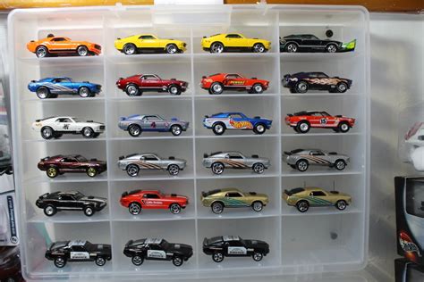 Classics Strip Action Track Set With Hot Wheels Car With California Custom Styling