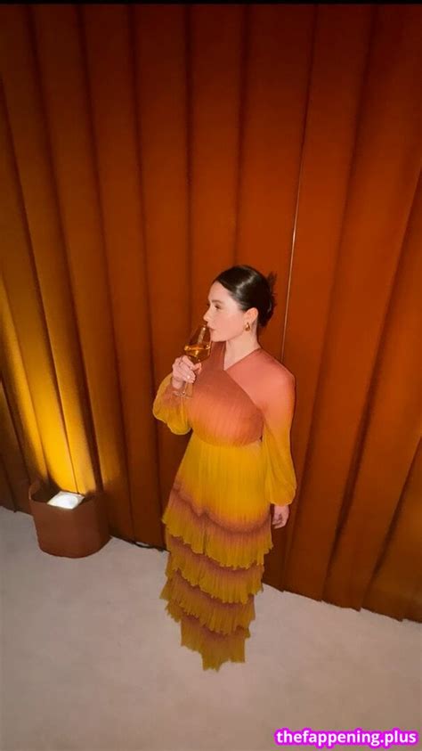 Emma Kenney Emmarosekenney Emmakenney Nude Onlyfans Photo
