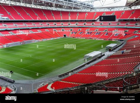 Wembley Stadium Pitch Hi Res Stock Photography And Images Alamy