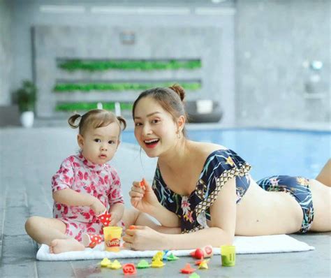 Cu C Chi N Bikini C A Rich Kid Nh Sao Vi T Con G I Quy N Linh C Y U Th Ch