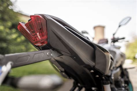 DueruoteTG Honda Hornet vs Yamaha MT testa a testa tra le naked più vendute d Italia