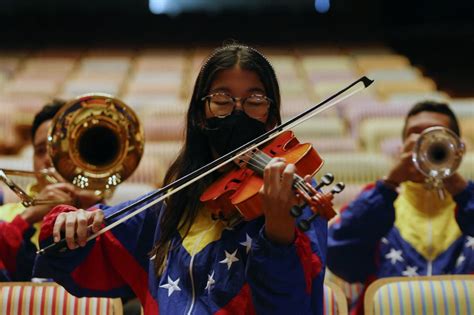 Venezuela Busca R Cord Guinness Con Orquesta De Ni Os Y J Venes