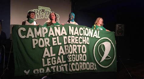 Feminismo de trinchera así fue el show de Pussy Riot en la apertura