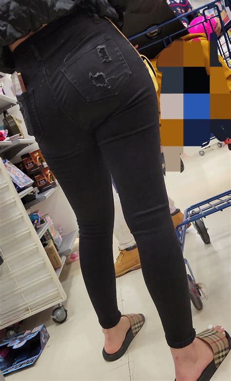 Check This Babe Out Tight Jeans Forum