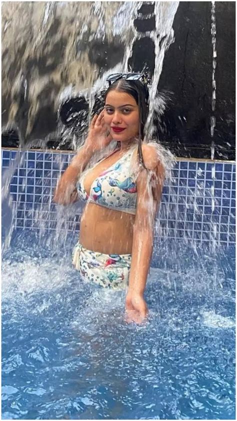 Hot Sexy Aarohi Singh Bikini Pics