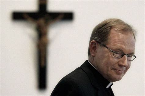 Ecco le aberranti parole di un arcivescovo contro la comunità trans Gay it