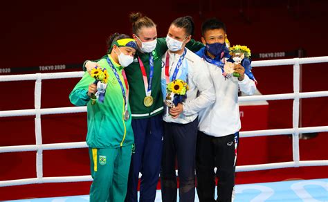 Bia Ferreira Conquista A Medalha De Prata No Boxe Peso Lev Flickr