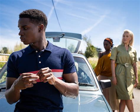 Sex Education As primeiras imagens da segunda temporada da série em jeito de preliminares