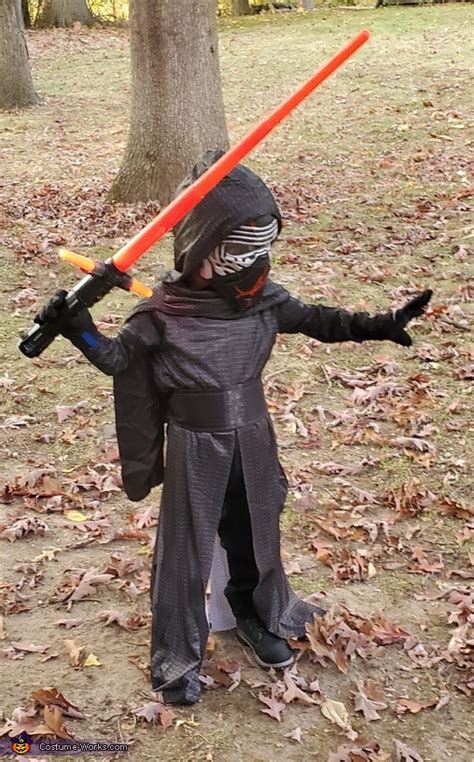 Kylo Ren Costume - Photo 3/8