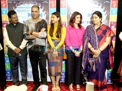 Akshay Kumar Twinkle Khanna Organise A Special Screening Of Pad Man