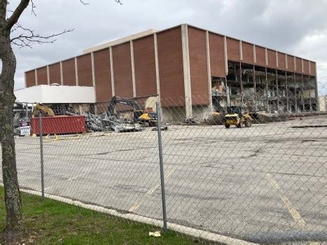 Eastland Shopping Center’s walls come tumbling down – Macomb Daily
