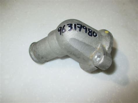 Корпус термостата 96317980 96666224 Шевроле Авео Спарк М200 Дэу Матиз ...